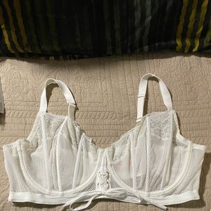 44DD Cacique white bra w/4 hooks